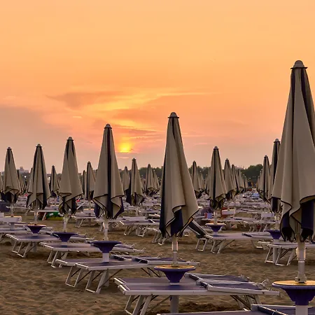 Beautiful In A Seafront Building Lägenhet Bibione